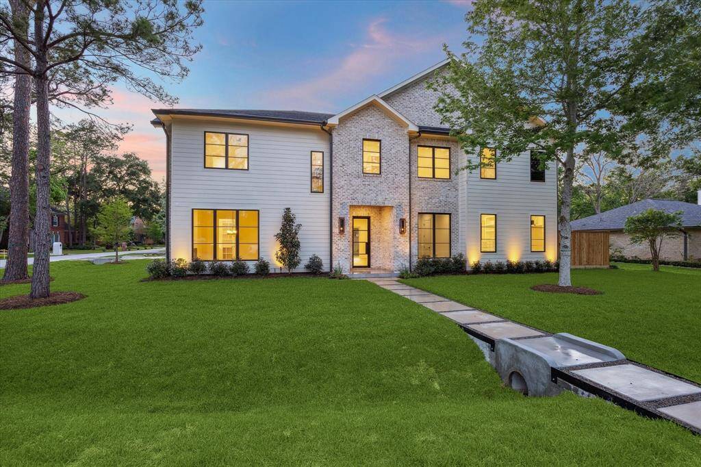 New Construction - 5 Bedroom 5.5 Baths