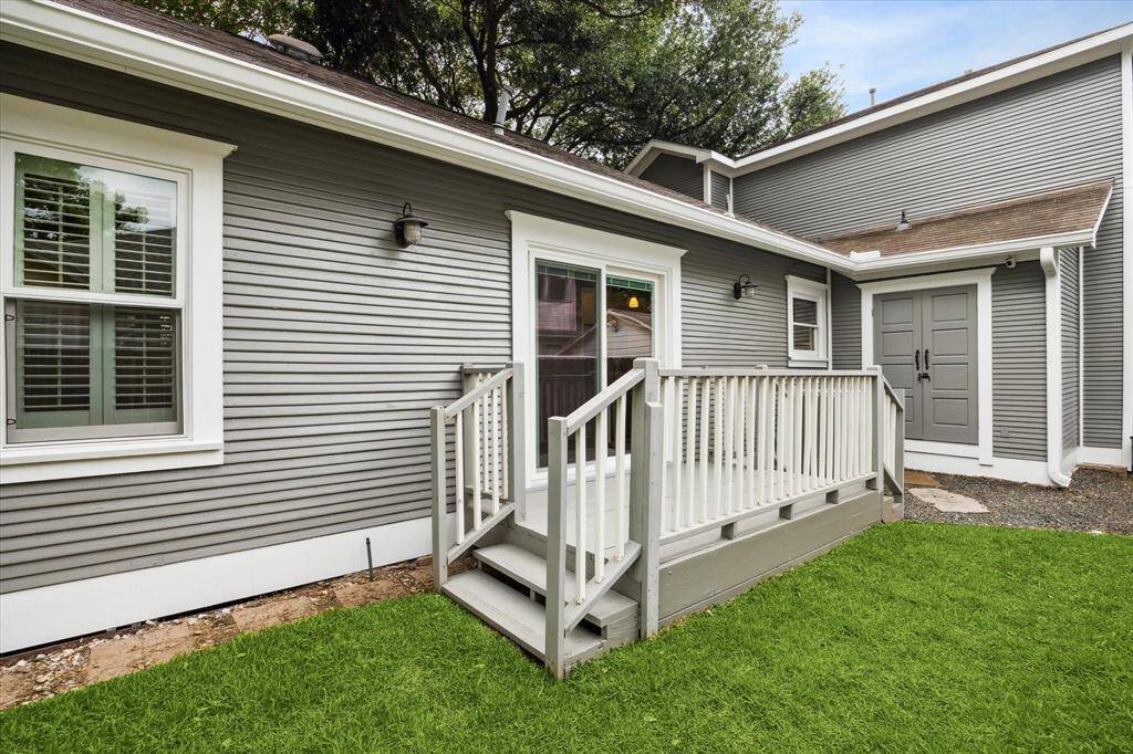 The storage shed is attached to the house and is a great place to organize your tools and outdoor equipment.