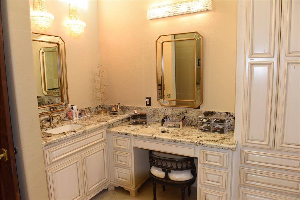 Step up into soak tub, needing plumbing and decorative collum's