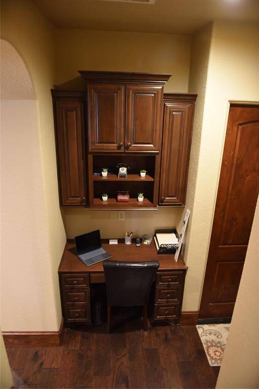 Oversized family room/game room/ exercise room make it your own personal space.