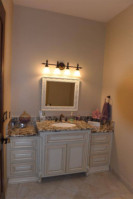 2nd guest suite shower & tub, with decorative tile wall.