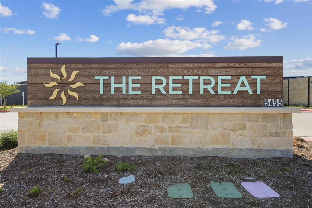 The Retreat, an amenity complex anchored by a resort-style pool and lazy river. Other features within The Retreat include a clubhouse with a resident lounge, kids zone, hospitality area, conference area, office for Sunterra’s lifestyle director and more. A yoga studio, event lawn, fitness center and open-air arcade add to the fun on the horizon at The Retreat.