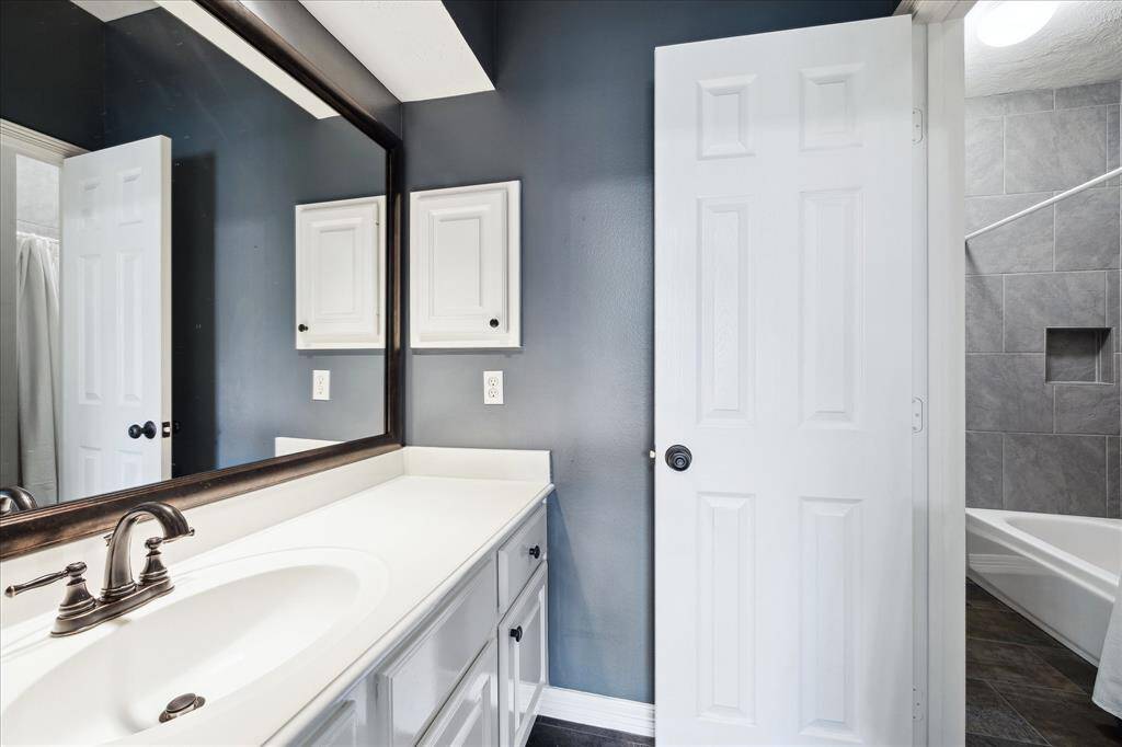 Secondary bath upstairs