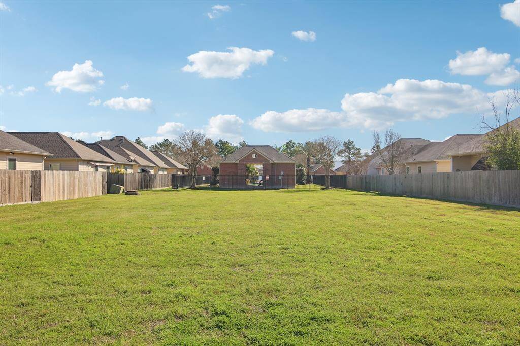 Property backs to green space
