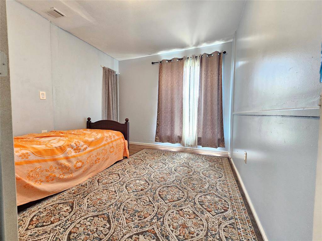 2nd bedroom upstairs