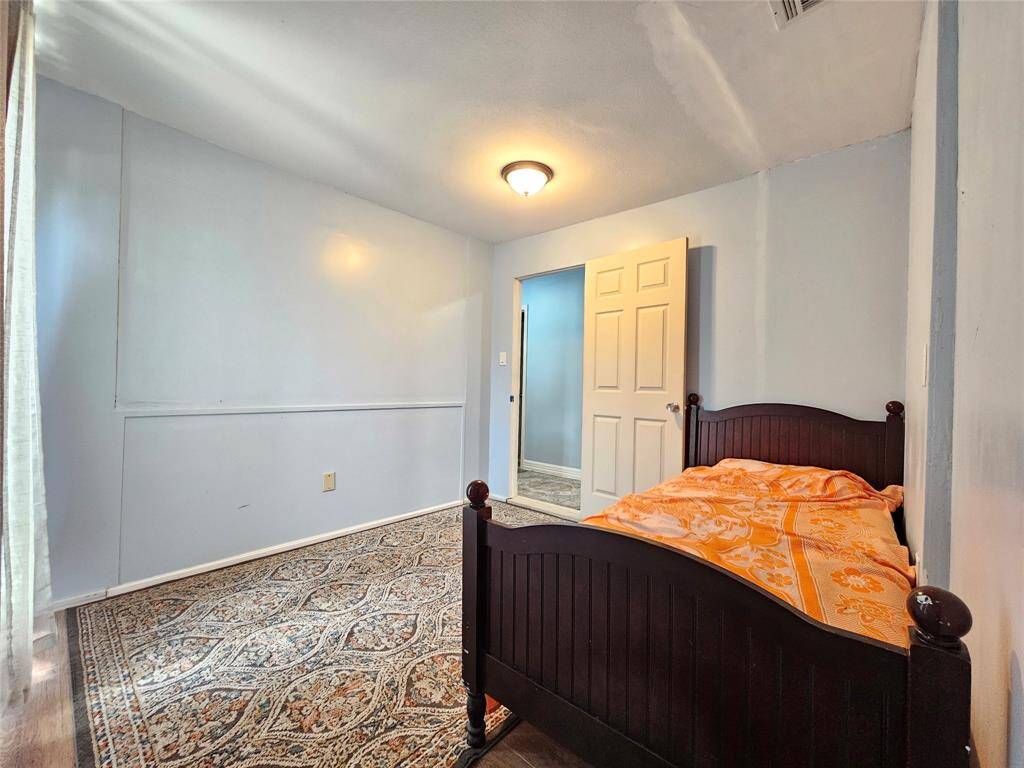 2nd bedroom another view