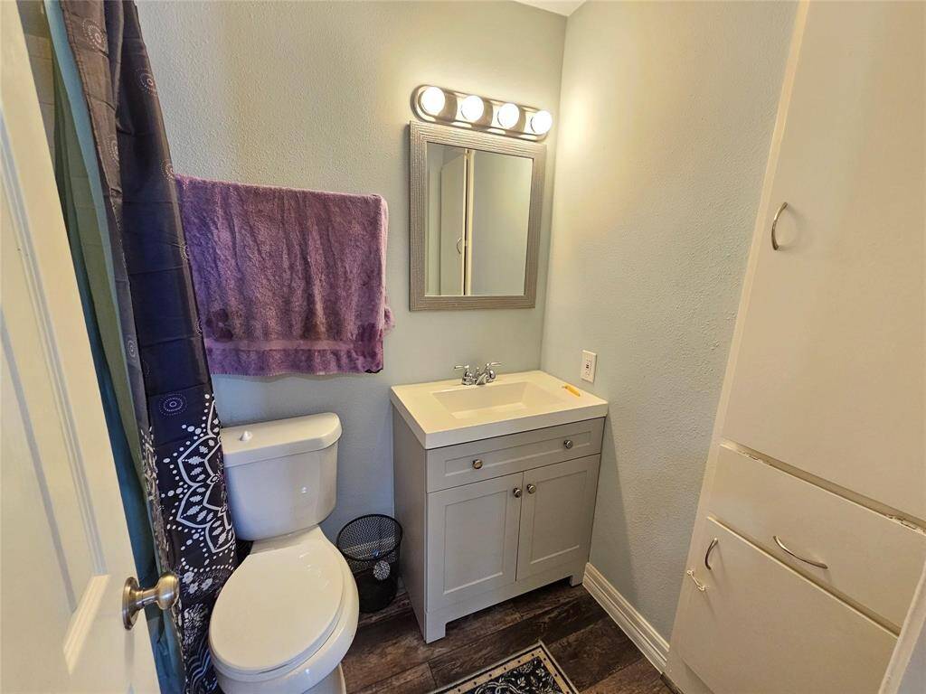 Half bathroom Downstairs