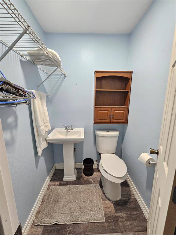 Half bathroom Downstairs