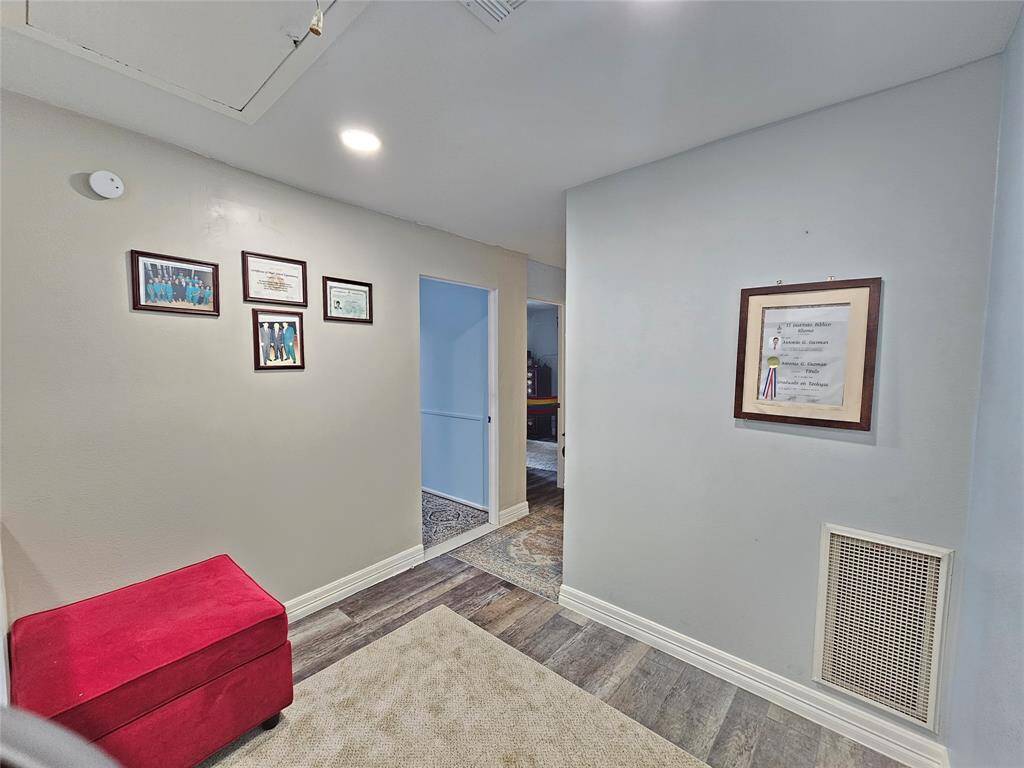 another view of the little hallway/gameroom upstairs
