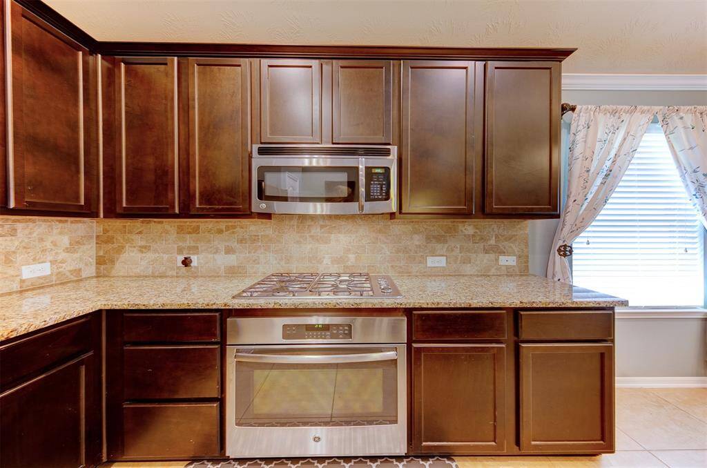 You will enjoy cooking with the gas cooktop