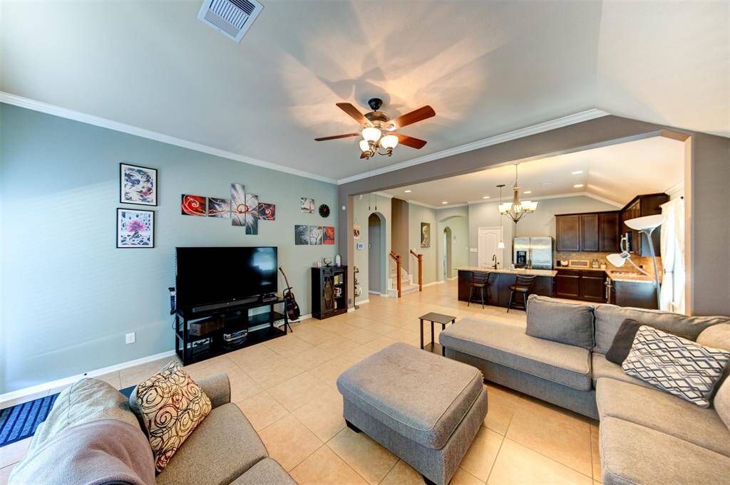 The arched doorways lead to the bedrooms - great split plan