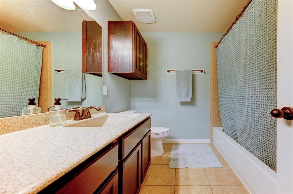 Hall bath with tub/shower combo, oiled bronze hardware