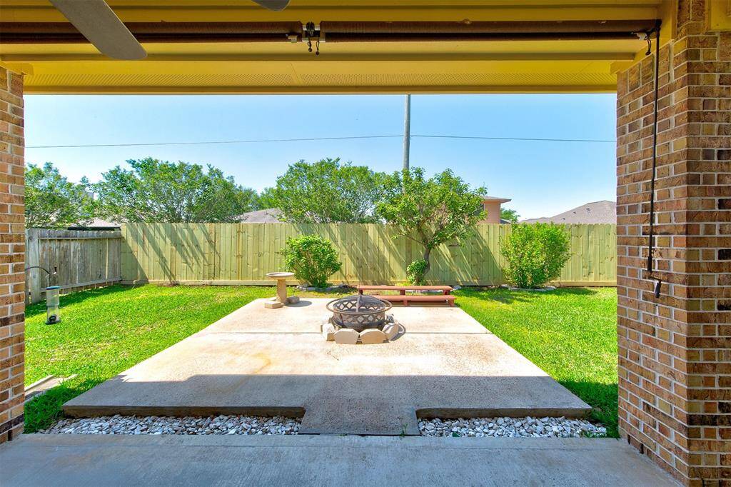 Step out the back door to your covered back patio - back fence recently replaced