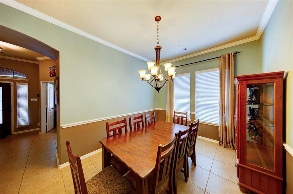 A great space to host holiday dinners with family & friends