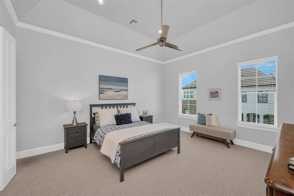 The primary suite has 2 walk-in closets.