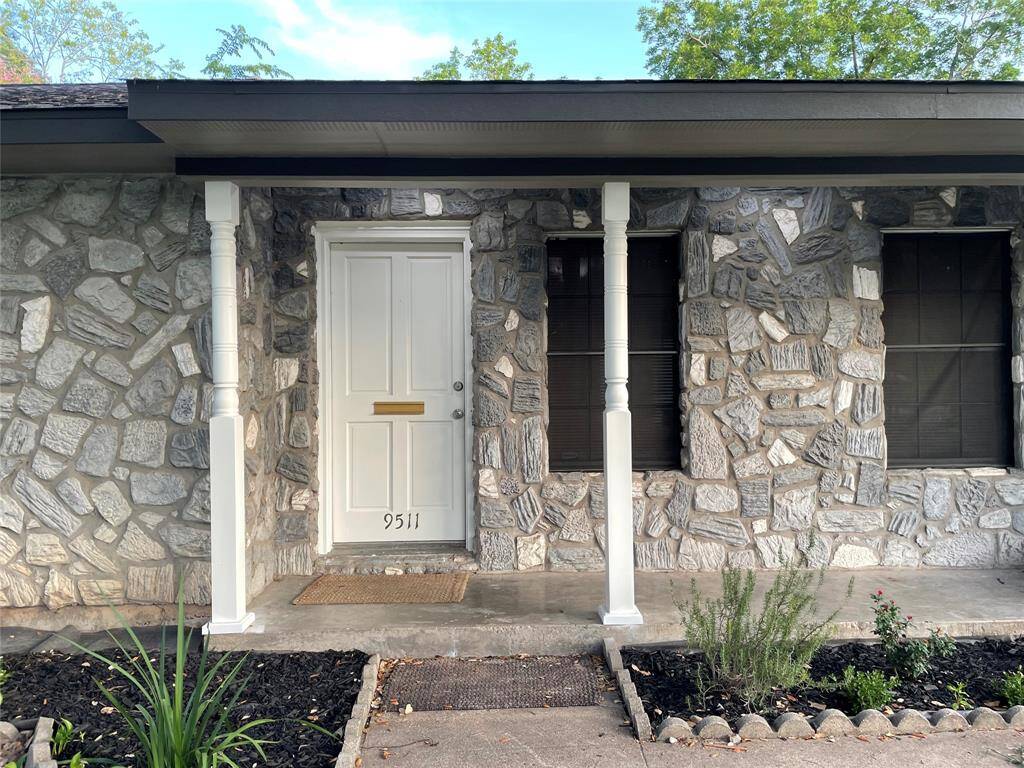 Covered front porch with spectacular curb appeal to enjoy a nice cup of coffee.