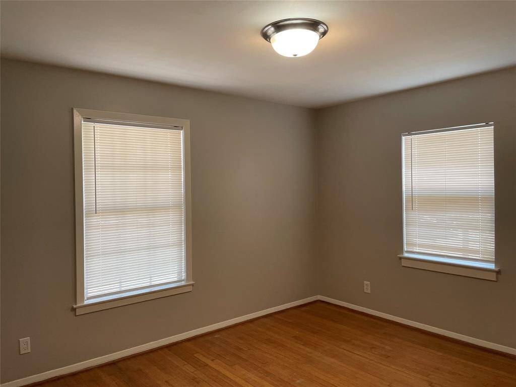 Good-sized secondary bedroom.