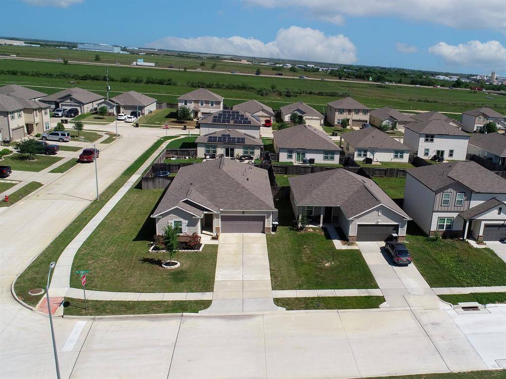 This bird’s eye view highlights the home’s prime location on this spacious and quiet corner lot. Notice the sidewalks and streetlights that help keep this neighborhood safe and traversable both day and night.