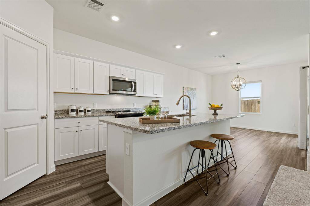 A white Kitchen is both timeless and timely. It never goes out of style! Finished in granite, and brightened by recessed lighting, this space is sure to please the home chef.