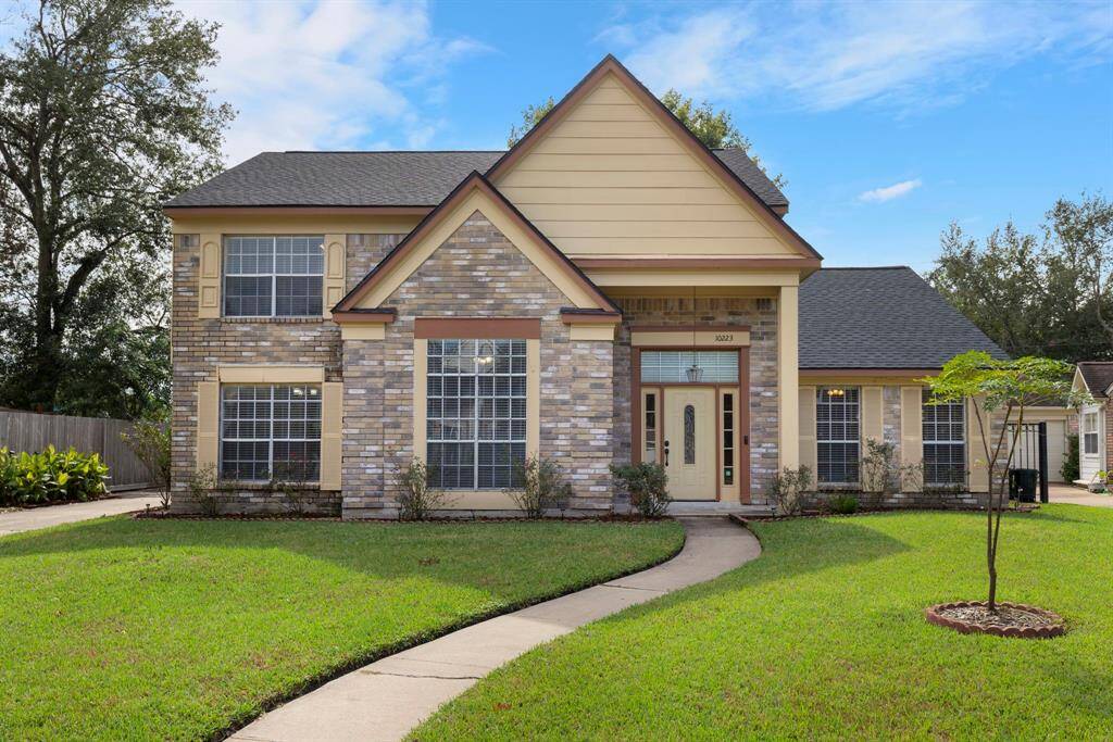 Front elevation on quiet street in Winchester Country Trails, surrounded by many other nice two story homes. Great neighborhood. Great section.