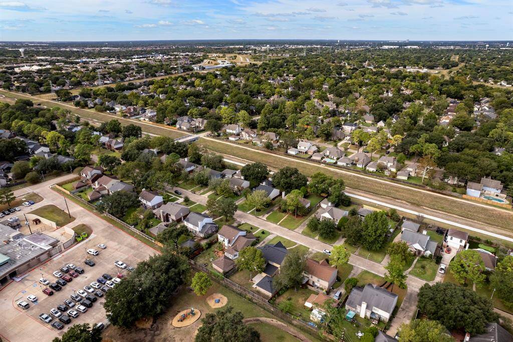 Aerial view with pin on the home.