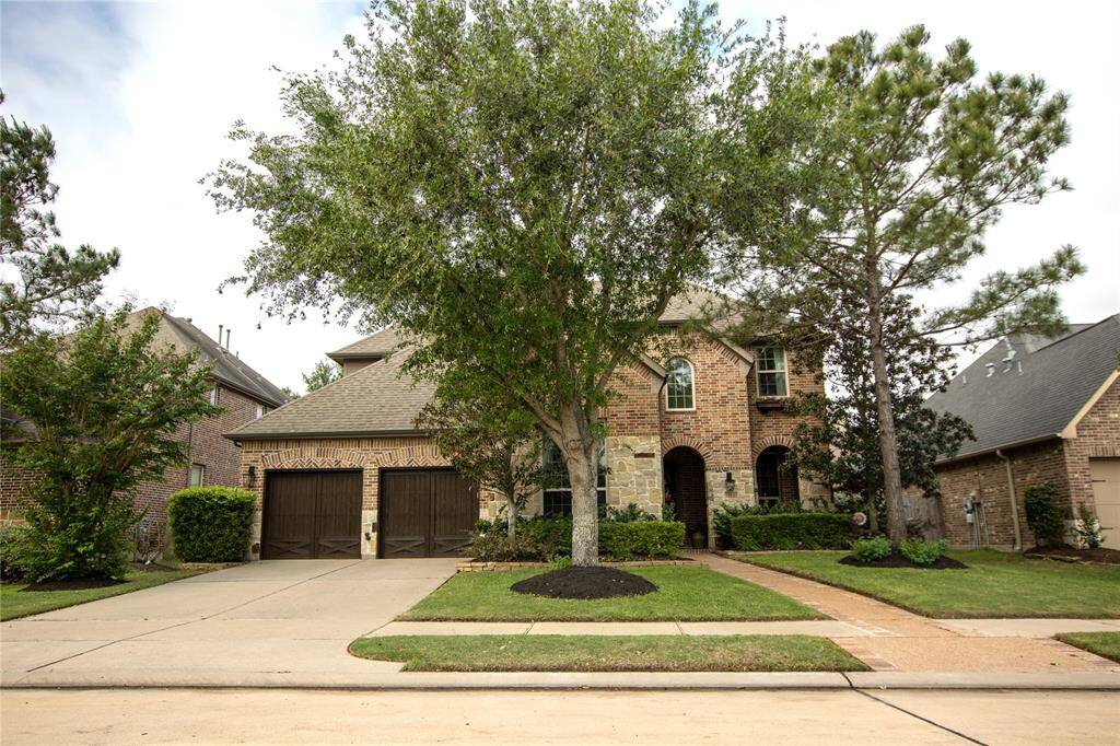 Gorgeous home built by Highland with upgraded elevation!