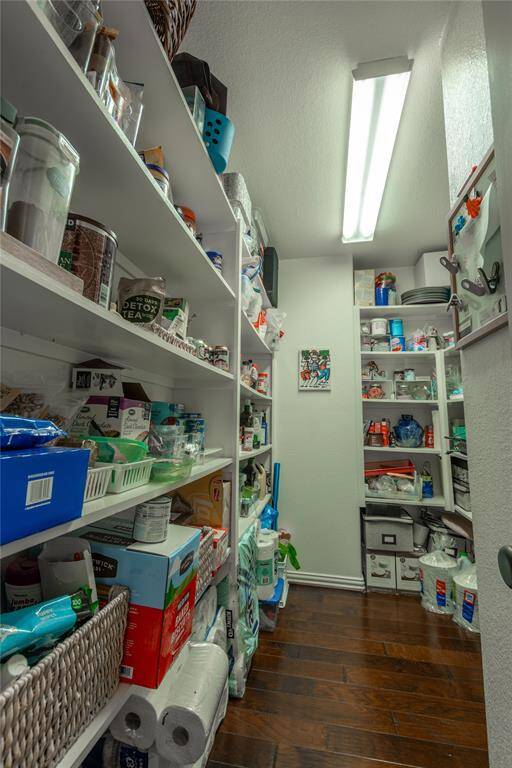 Extra large walk-in pantry!