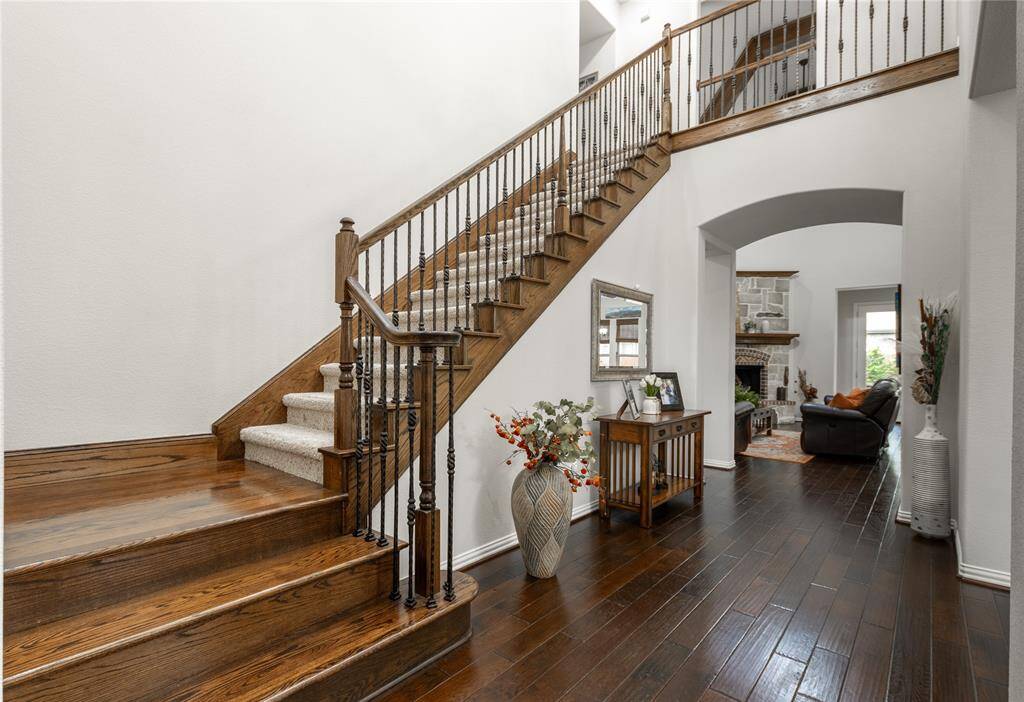 Wood flooring flows from the entrance through study, dining room, family room and kitchen!
