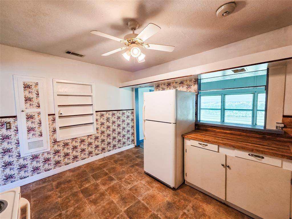 Lots of cabinetry space