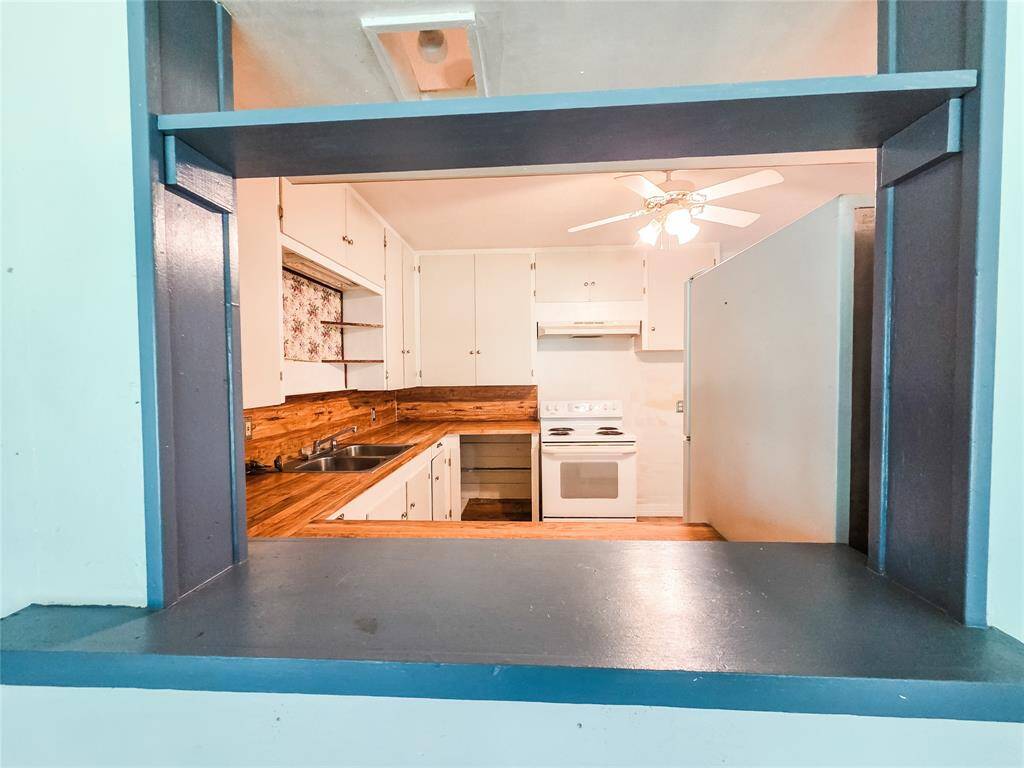 Cubby access to kitchen