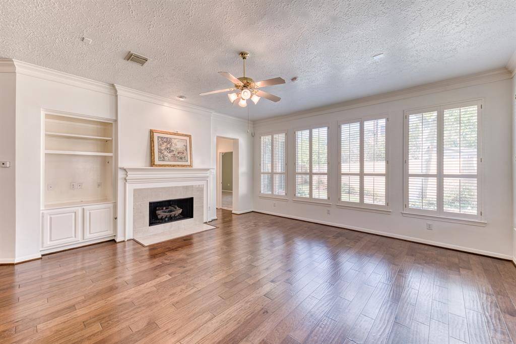 Another view of the 22'x18' Living Room.