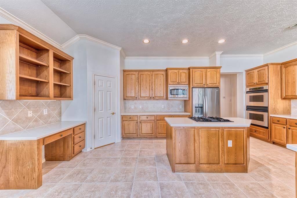Desk with shelves for your cookbooks and a walk-in pantry in the corner.