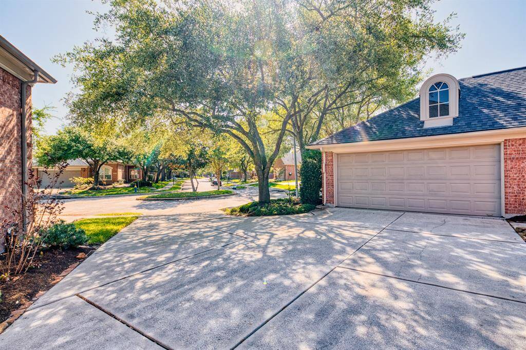 Desirable cul-de-sac location!