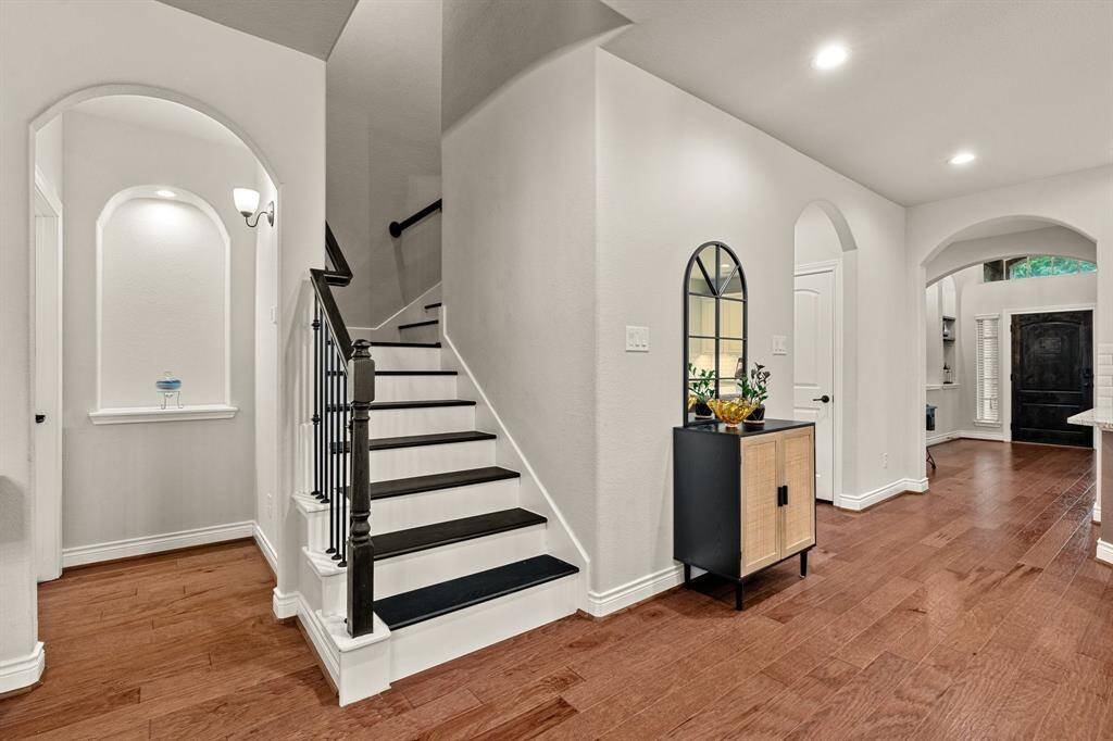 Notice the recently upgraded hardwood stairs.