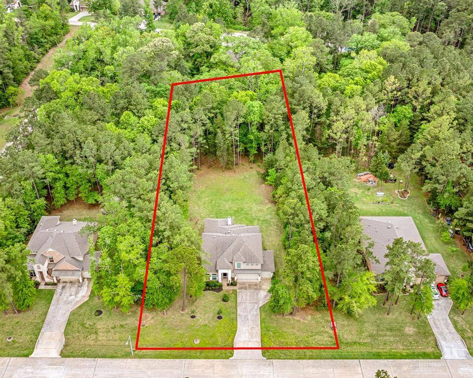 Natural barrier around this property with no immediate backyard neighbors.