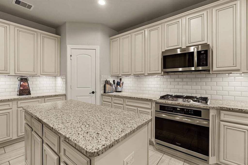 Stylish 42" cabinets, recent microwave upgrade and plenty of counter space.