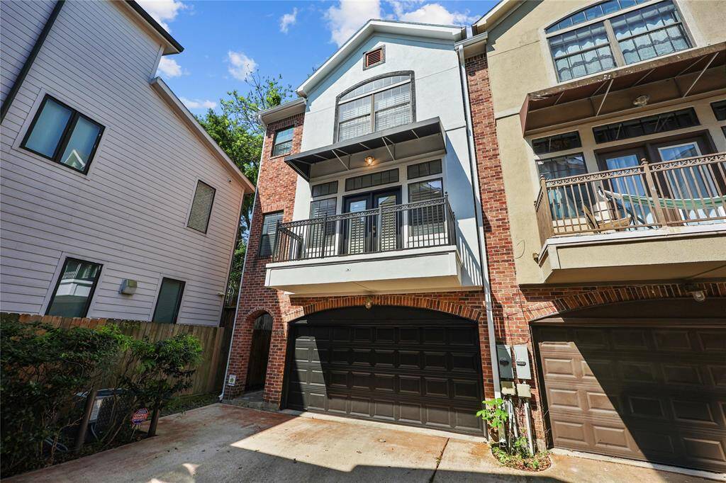 Welcome home to 115 Roy St.