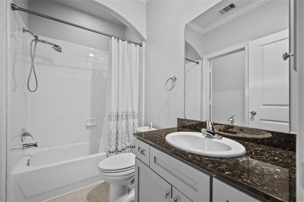 En suite bathroom for the first floor bedroom