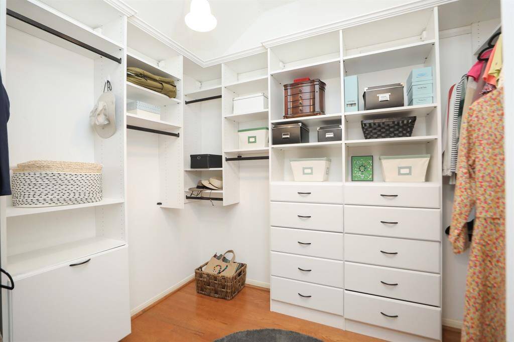California Closet with tons of Space!