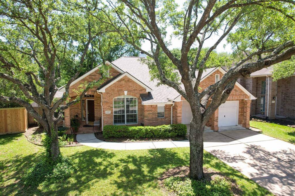 Elevated view of the home with these awesome mature trees.