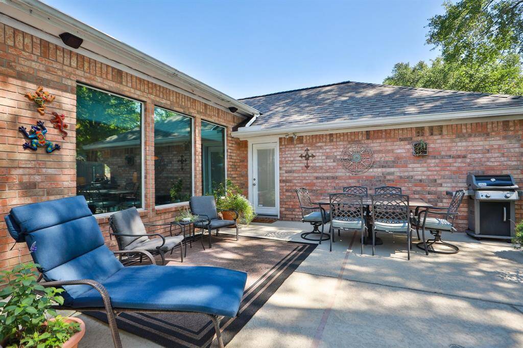 Full patio Plenty of Space for lots furniture for you and your guests.