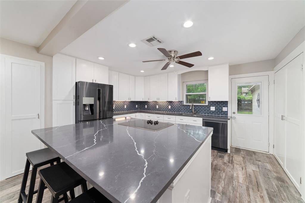 Spacious luxury quartz island perfect for entertaining