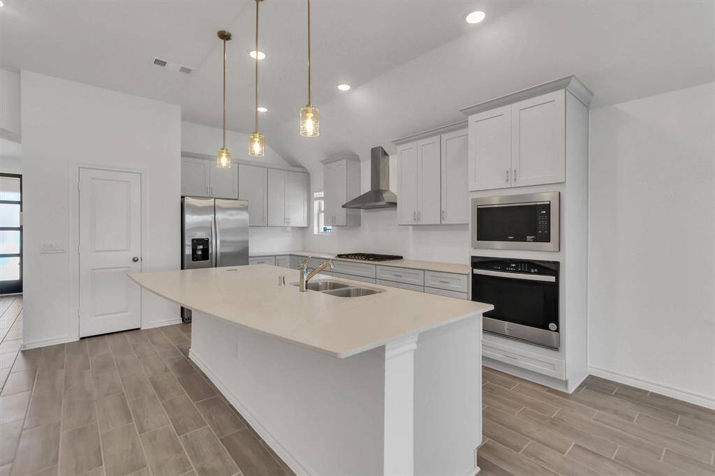 Beautiful House, clean look to Enjoy.