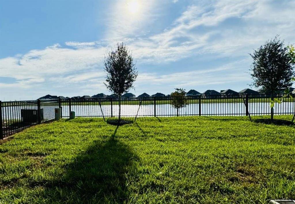 Beautiful lake view from your own Patio.