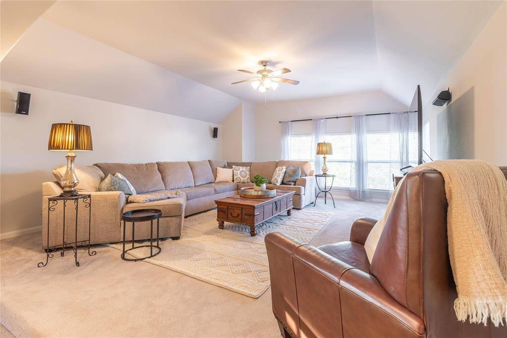 Large upstairs den perfect for movie night or utilize as a playroom