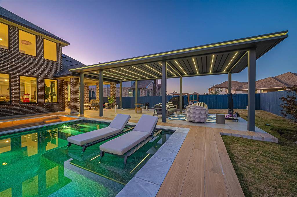 Exquisite and beautiful at night making it easy to entertain even after dark.