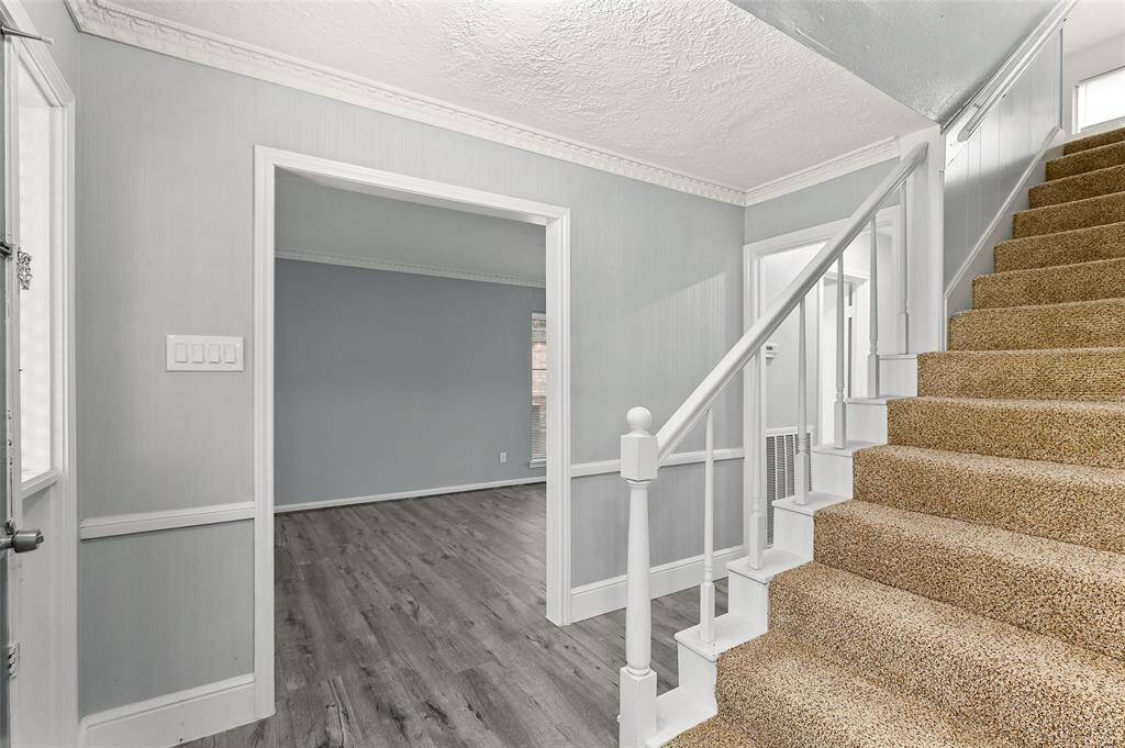 All bedrooms upstairs