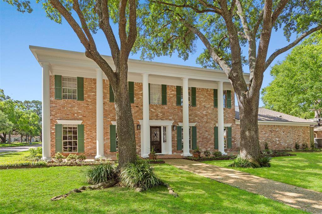 Welcome to 12403 Cobblestone! Beautifully maintained and newly renovated.