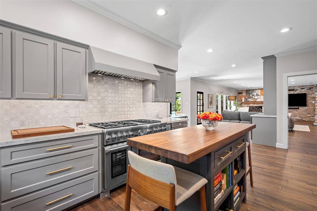 Gorgeous walnut island adds the perfect touch of warmth to this sleak design.