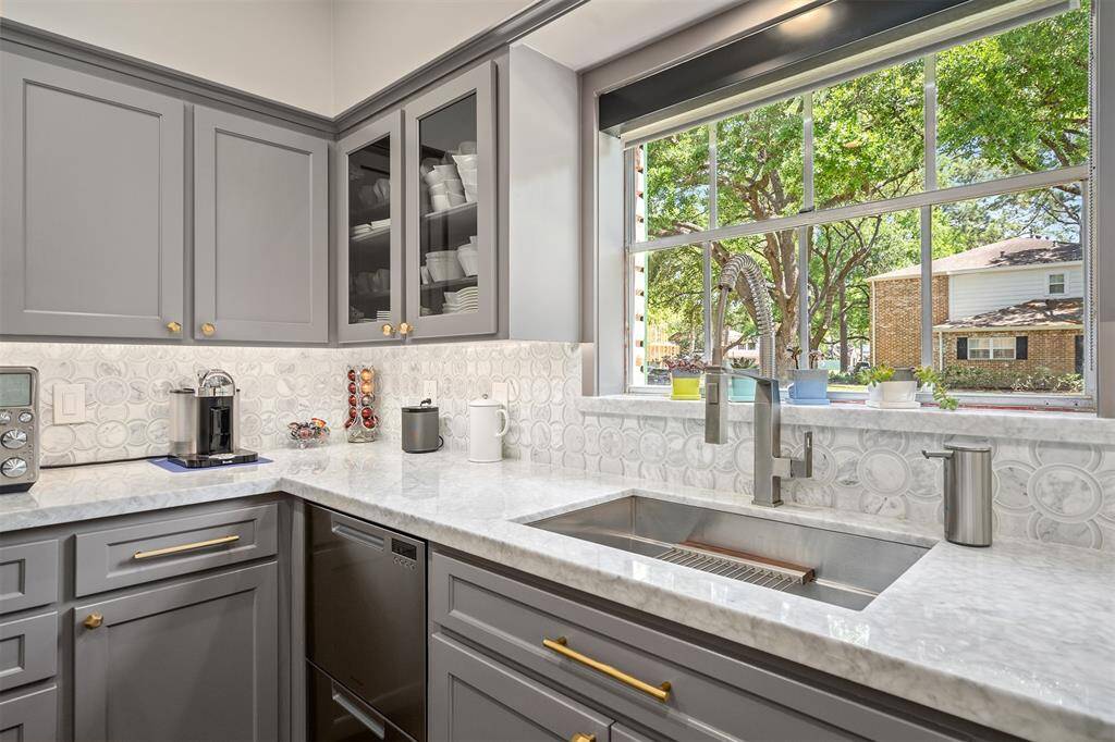 Watch the kids in the yard while at the sink. Fisher & Packel DW